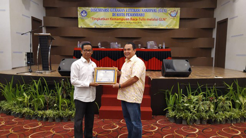 Balai Bahasa Riau Beri Penghargaan ke PWI Riau    